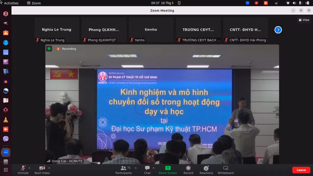 Các đại biểu tham dự hội thảo đầu cầu trực tuyến