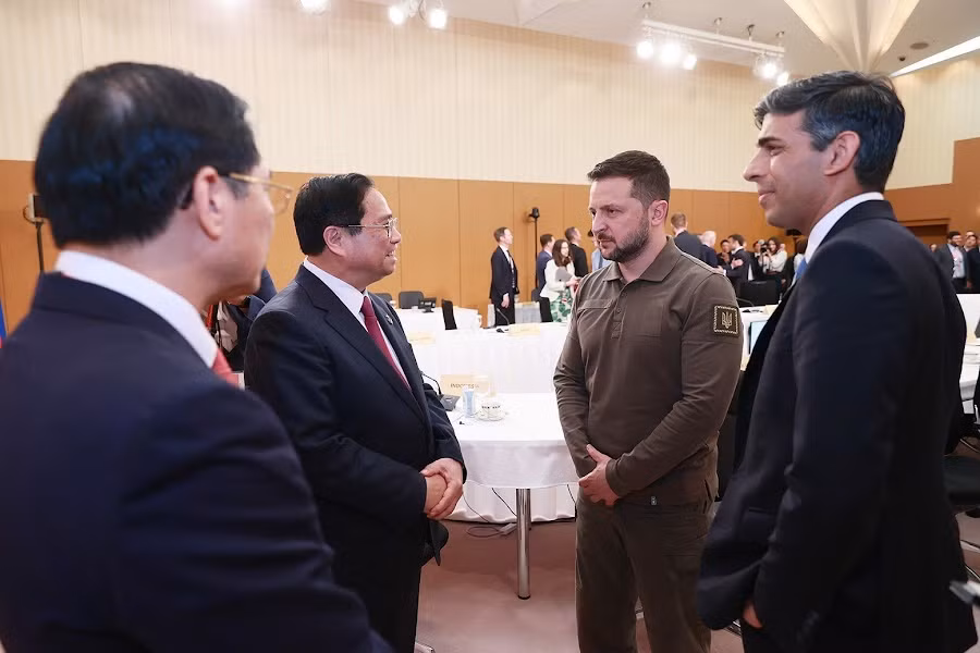 Tổng thống Ukraine Zelensky chia sẻ các ý kiến của Thủ tướng Chính phủ Phạm Minh Chính; bày tỏ cảm kích trước lập trường và sự hỗ trợ nhân đạo của Việt Nam - Ảnh: VGP/Nhật Bắc Tổng thống Ukraine Zelensky chia sẻ các ý kiến của Thủ tướng Chính phủ Phạm Minh Chính; bày tỏ cảm kích trước lập trường và sự hỗ trợ nhân đạo của Việt Nam - Ảnh: VGP/Nhật Bắc