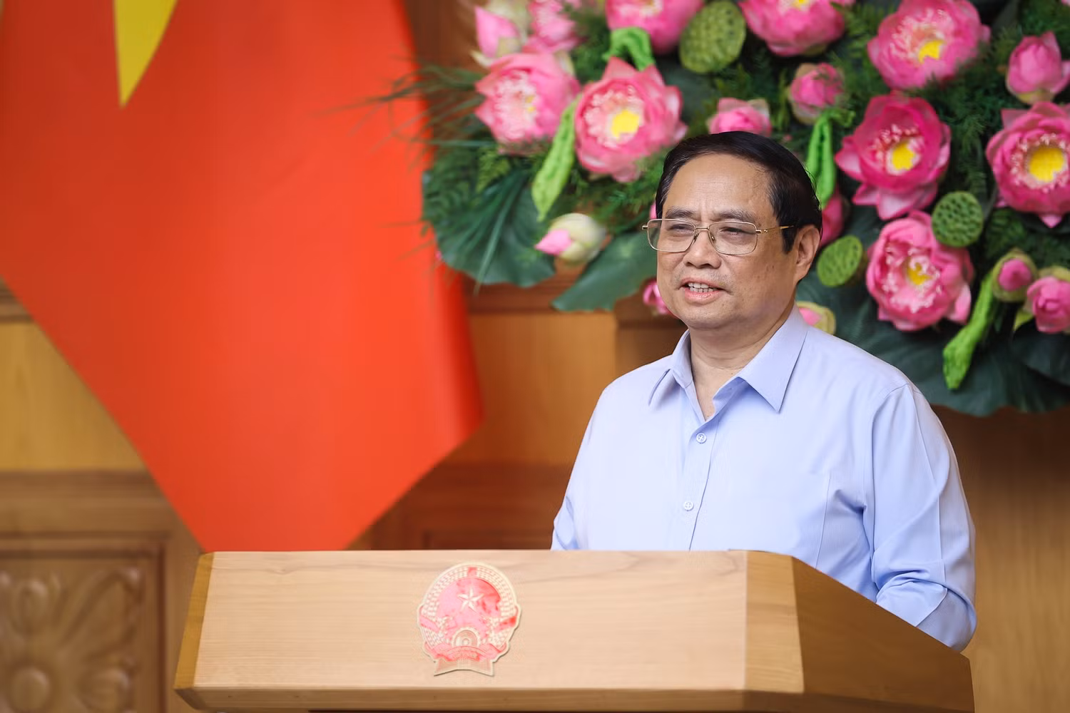 Thủ tướng bày tỏ xúc động được gặp mặt đoàn đại biểu người có công tiêu biểu tỉnh Nam Định. Ảnh: VGP/Nhật Bắc