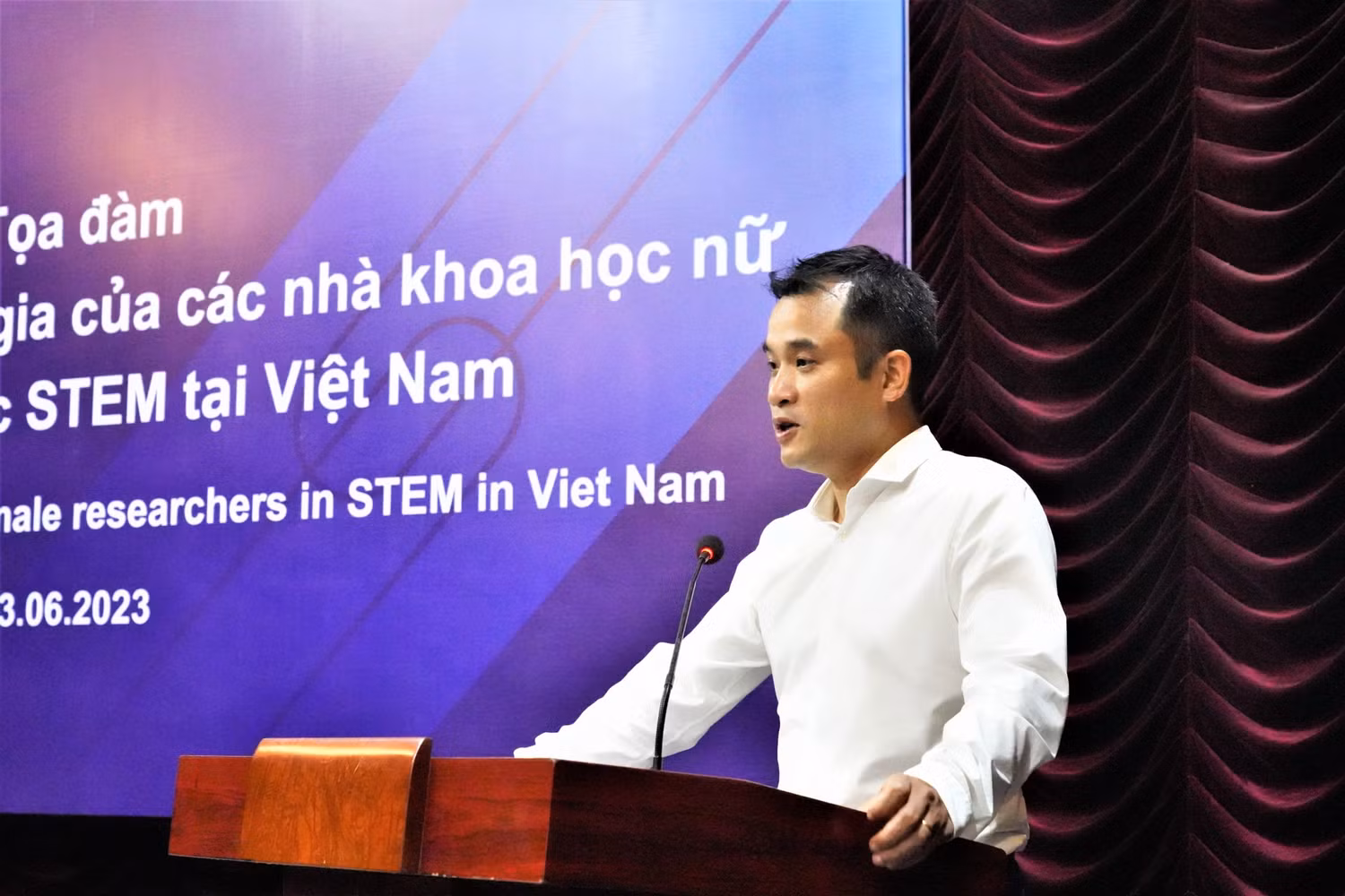 Phó Giáo sư, Tiến sĩ Phạm Bảo Sơn, Phó Giám đốc Đại học Quốc gia Hà Nội phát biểu tại sự kiện