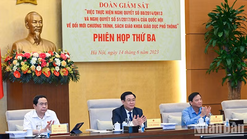 Chủ tịch Quốc hội Vương Đình Huệ và các Phó Chủ tịch Quốc hội dự và chủ trì phiên họp. (Ảnh: Duy Linh)