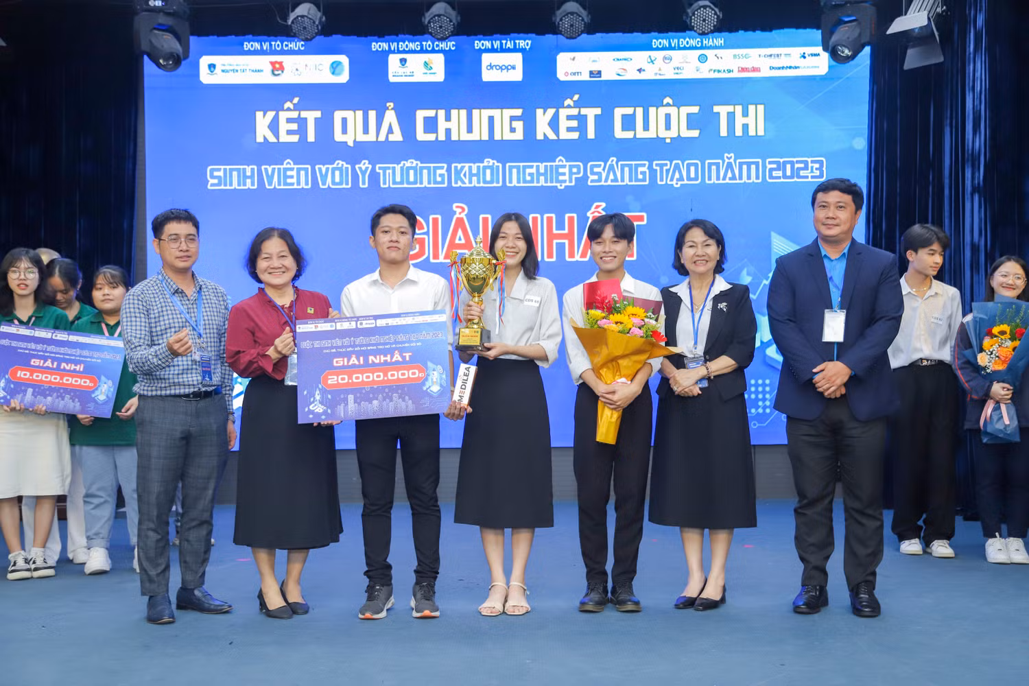 Dự án Aquabetle Plus xuất sắc vượt qua hàng trăm dự án khởi nghiệp để bước lên vị trí Quán quân cuộc thi. Dự án Aquabetle Plus xuất sắc vượt qua hàng trăm dự án khởi nghiệp để bước lên vị trí Quán quân cuộc thi.