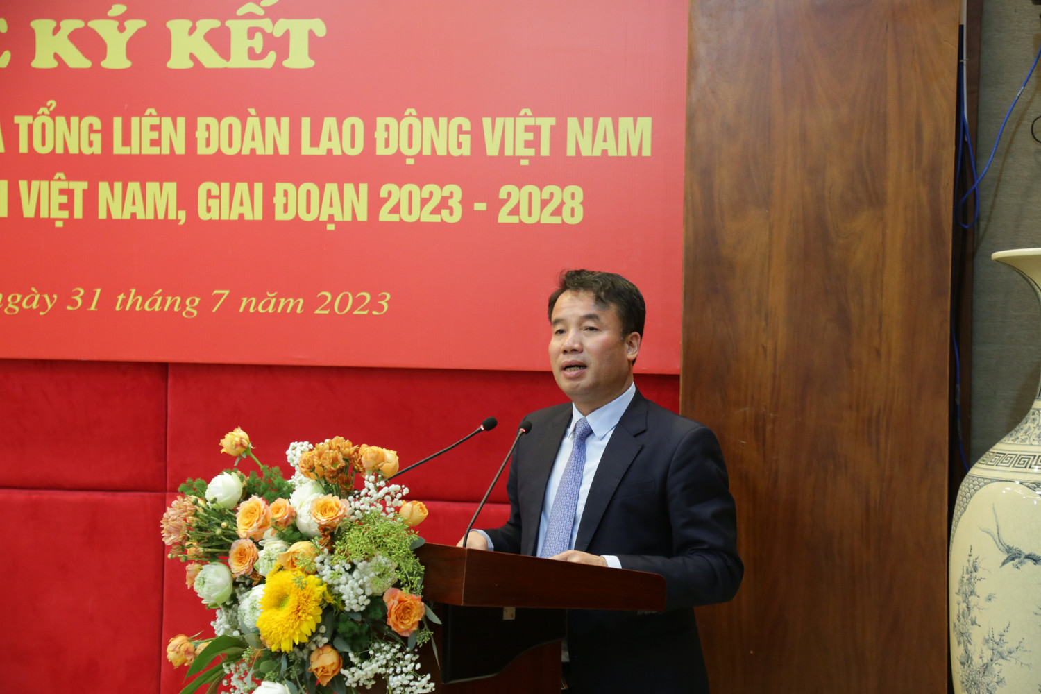 Tổng Giám đốc Bảo hiểm xã hội Việt Nam Nguyễn Thế Mạnh phát biểu tại buổi lễ.