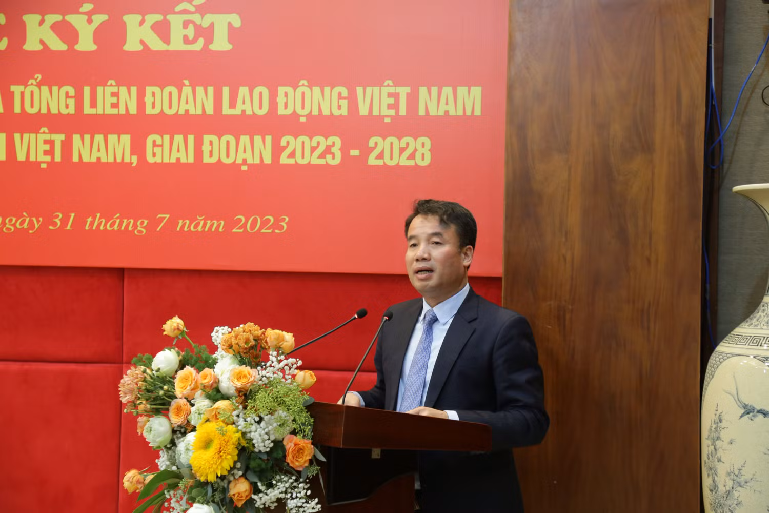 Tổng Giám đốc Bảo hiểm xã hội Việt Nam Nguyễn Thế Mạnh phát biểu tại buổi lễ. Tổng Giám đốc Bảo hiểm xã hội Việt Nam Nguyễn Thế Mạnh phát biểu tại buổi lễ.