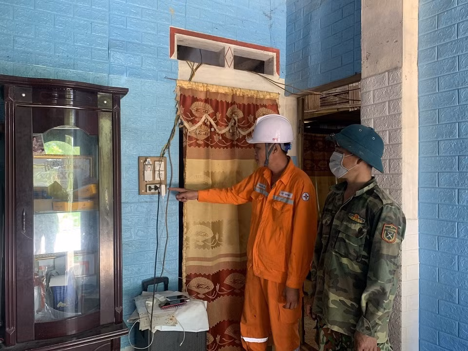 Hướng dẫn người dân sử dụng điện an toàn, tiết kiệm Hướng dẫn người dân sử dụng điện an toàn, tiết kiệm