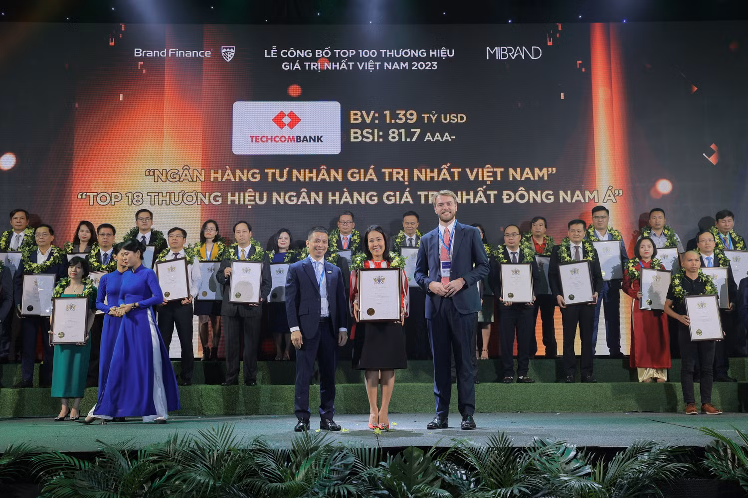 Giám đốc Khối Tiếp thị, Ngân hàng Techcombank Thái Minh Diễm Tú tại lễ công bố top 100 thương hiệu giá trị nhất Việt Nam. Giám đốc Khối Tiếp thị, Ngân hàng Techcombank Thái Minh Diễm Tú tại lễ công bố top 100 thương hiệu giá trị nhất Việt Nam.