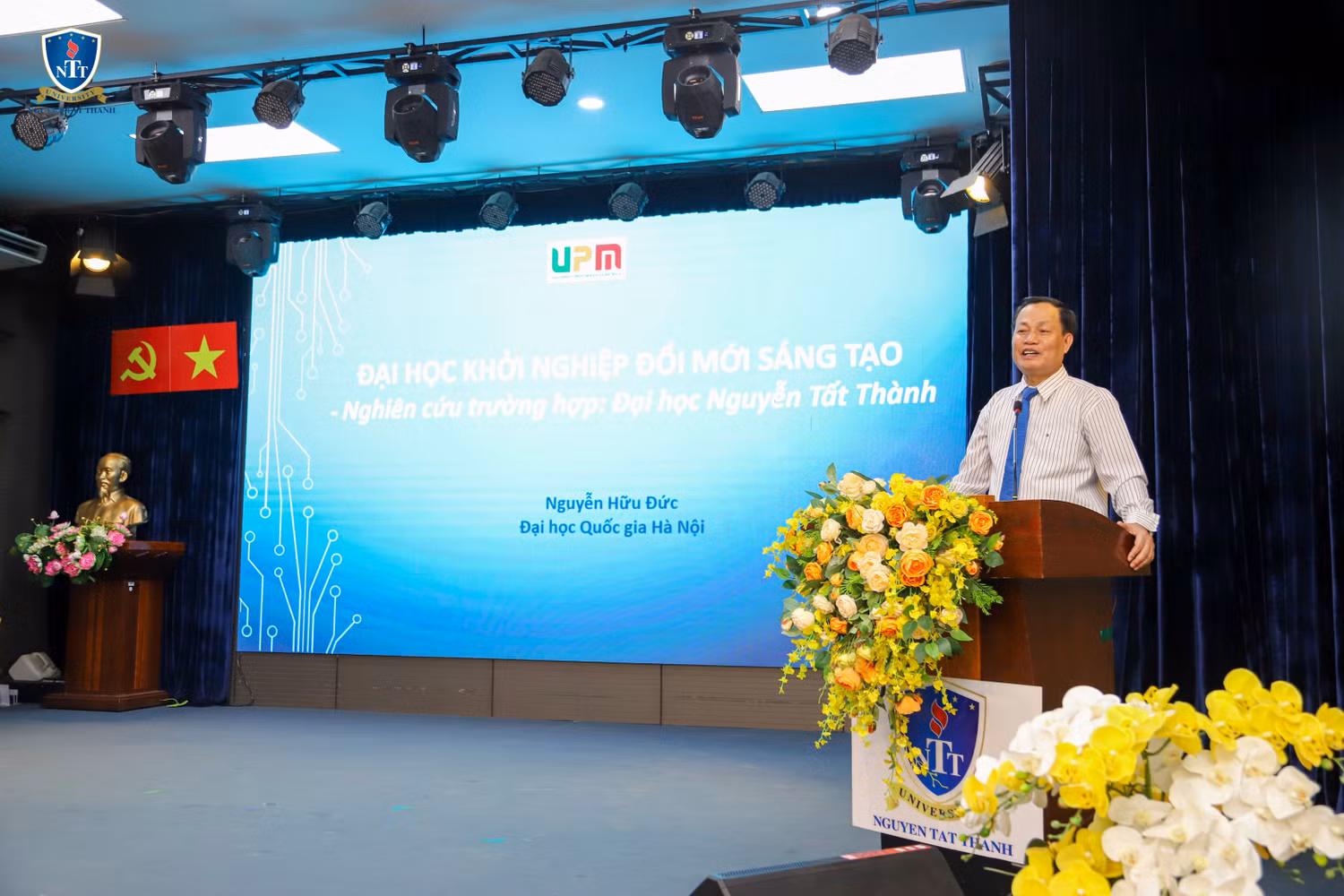 Giáo sư, Tiến sĩ, Nhà giáo Nhân dân Nguyễn Hữu Đức đánh giá, Trường Đại học Nguyễn Tất Thành đang tiếp cận đúng với đại học khởi nghiệp, đổi mới sáng tạo ở cả mô hình, giải pháp, quản trị và chỉ số