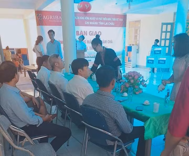 Ngôi trường mới với những cơ sở vật chất hiện đại là niềm vui lớn đối với cô và trò ở Nậm Chà Ngôi trường mới với những cơ sở vật chất hiện đại là niềm vui lớn đối với cô và trò ở Nậm Chà