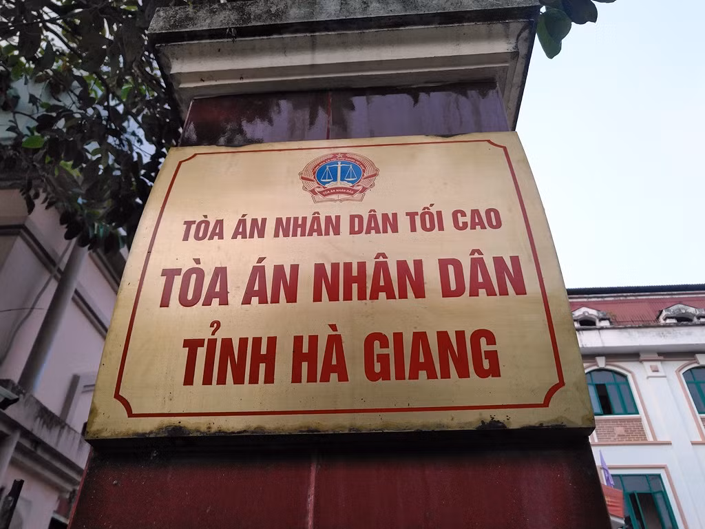 Phiên tòa diễn ra với nhiều kỳ vọng của người dân. Phiên tòa diễn ra với nhiều kỳ vọng của người dân.