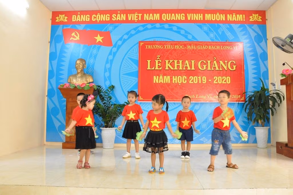 Tiết mục múa hát của các bé mầm non