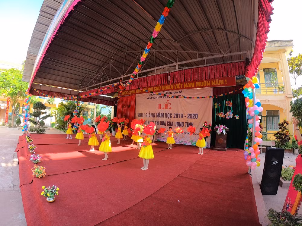 Hạnh phúc đầu năm học mới ở Na Cô Sa