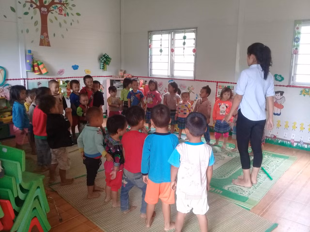 Dù khó khăn còn nhiều, nhưng các em học sinh người dân tộc H'mông vẫn được đảm bảo các điều kiện giáo dục tốt nhất.