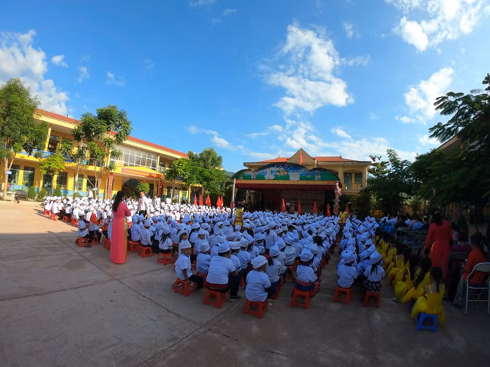 Thầy và trò nhà trường hạnh phúc đầu năm học mới