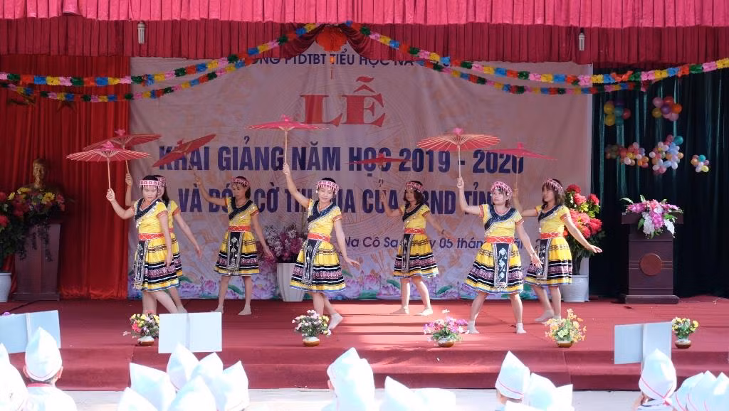 Buổi khai giảng đặc biệt tại ngôi trường miền biên viễn ảnh 7