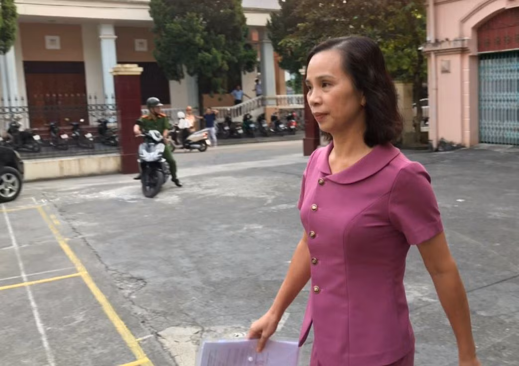 Bị cáo Triệu Thị Chính được cho tại ngoại đến dự phiên tòa. ảnh: Trần Phương. Bị cáo Triệu Thị Chính được cho tại ngoại đến dự phiên tòa. ảnh: Trần Phương.