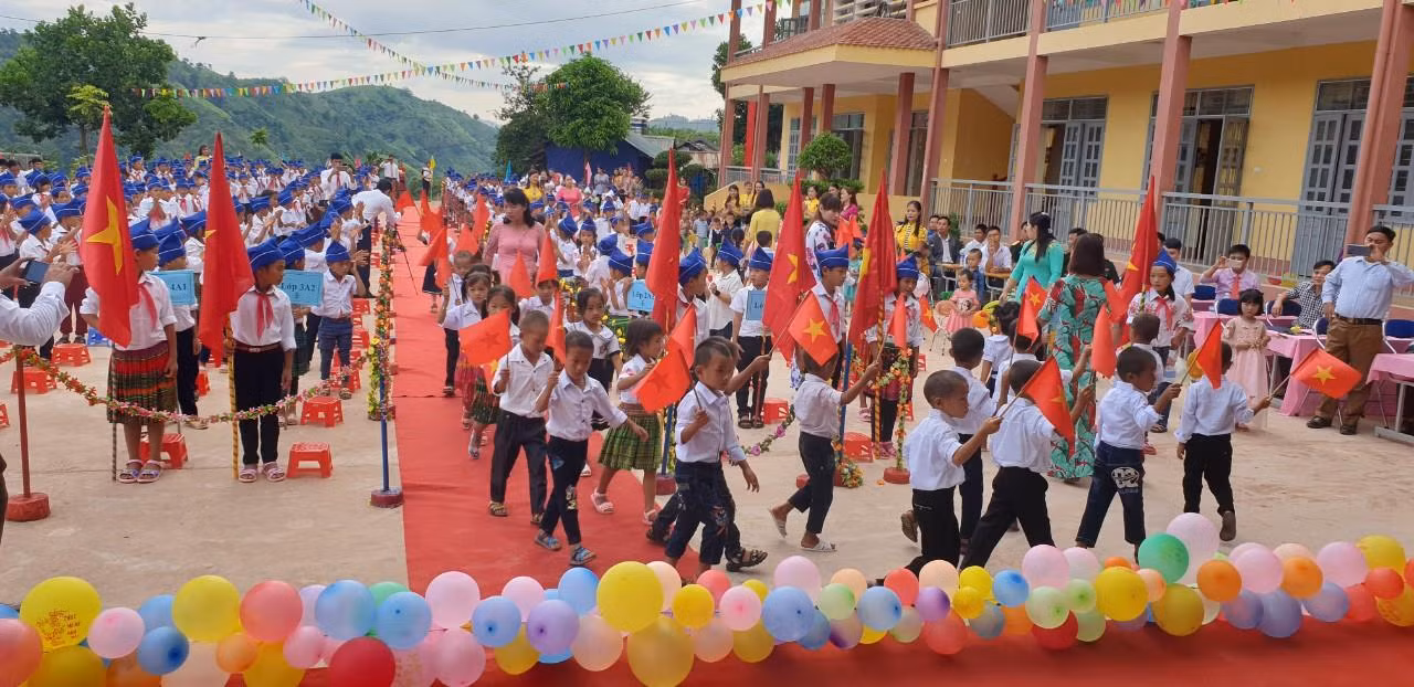 Trường Vàng Đán hôm nay khang trang, sạch đẹp, sẵn sàng cho năm học mới.