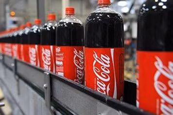 Hầu tòa, Coca Cola vô tình "lộ" công nghệ đóng gói không an toàn ảnh 2 Hầu tòa, Coca Cola vô tình "lộ" công nghệ đóng gói không an toàn ảnh 2