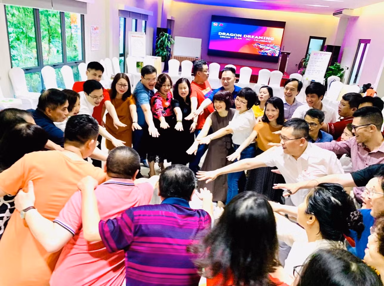 Giảng viên Trường Đại học Ngoại thương trong chương trình nâng cao năng lực đổi mới sáng tạo của lãnh đạo và quản lý cấp trung. Ảnh: NTCC. Giảng viên Trường Đại học Ngoại thương trong chương trình nâng cao năng lực đổi mới sáng tạo của lãnh đạo và quản lý cấp trung. Ảnh: NTCC.