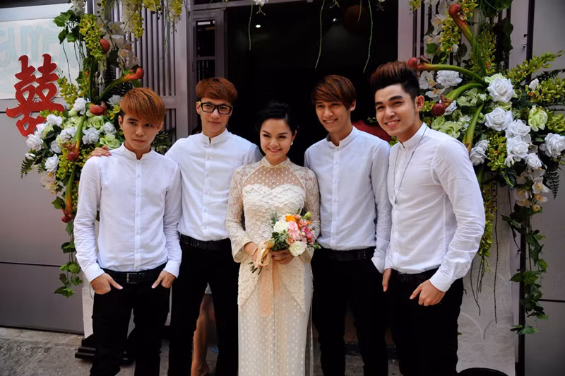 Quỳnh Anh và nhóm nhạc 365. Quỳnh Anh và nhóm nhạc 365.