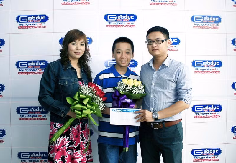 Vũ Song Vũ và mẹ tại tòa soạn Báo Giáo dục Việt Nam. Vũ Song Vũ và mẹ tại tòa soạn Báo Giáo dục Việt Nam.