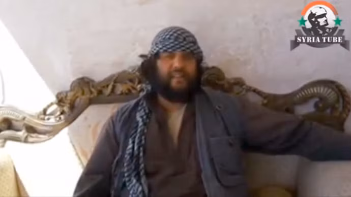 Đại diện của nhóm khủng bố ISIS trong đoạn video tuyên truyền đòi chiếm cả đất của Tây Ban Nha. Đại diện của nhóm khủng bố ISIS trong đoạn video tuyên truyền đòi chiếm cả đất của Tây Ban Nha.