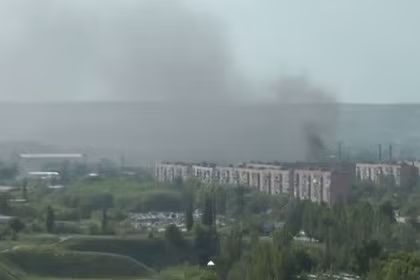 Khói bốc lên từ Kramatorsk trong các cuộc giao tranh ngày 18/5.