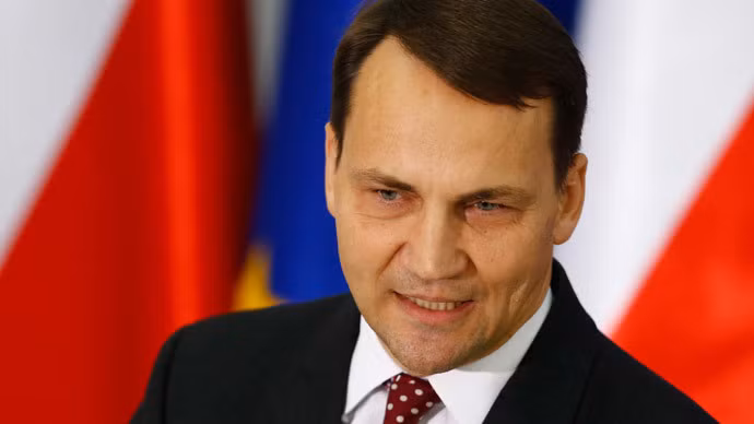 Radoslaw Sikorski - Chủ tịch Quốc hội, cựu Ngoại trưởng Ba Lan. Radoslaw Sikorski - Chủ tịch Quốc hội, cựu Ngoại trưởng Ba Lan.