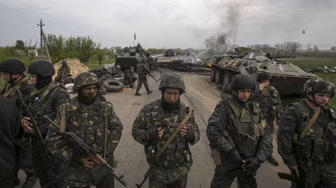 Lực lượng Ukraine tham gia hoạt động chống lại phe biểu tình ly khai ở miền Đông. Lực lượng Ukraine tham gia hoạt động chống lại phe biểu tình ly khai ở miền Đông.
