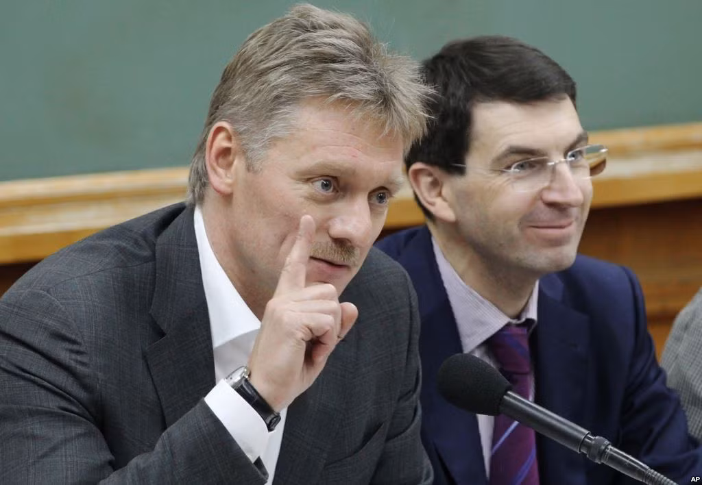 Phát ngôn viên của Tổng thống Nga Vladimir Putin, Dmitry Peskov (trái). Phát ngôn viên của Tổng thống Nga Vladimir Putin, Dmitry Peskov (trái).