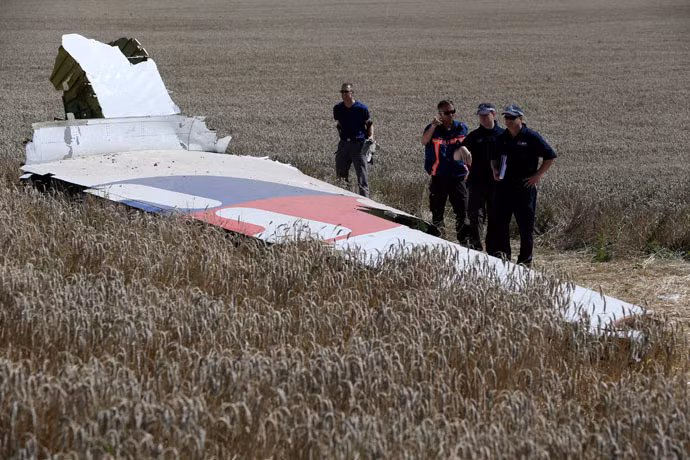 Chính quyền Kiev và các lực lượng ly khai không ngừng đổ lỗi cho nhau về thảm kịch MH17. Chính quyền Kiev và các lực lượng ly khai không ngừng đổ lỗi cho nhau về thảm kịch MH17.
