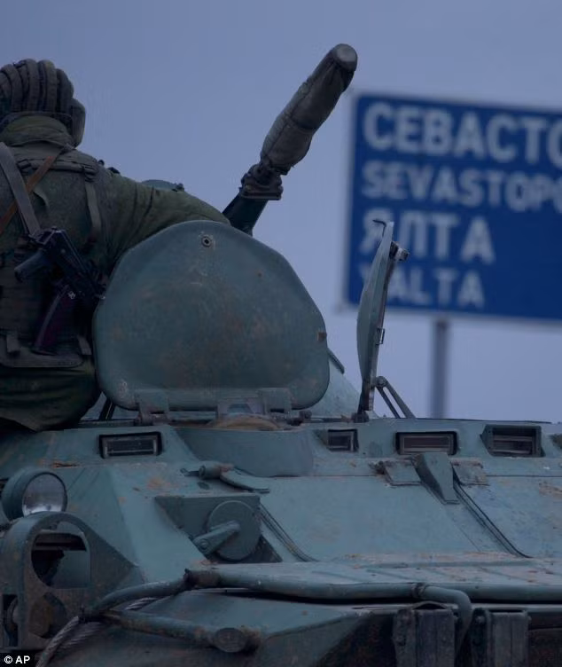 Xe bọc thép Nga tại Crimea.