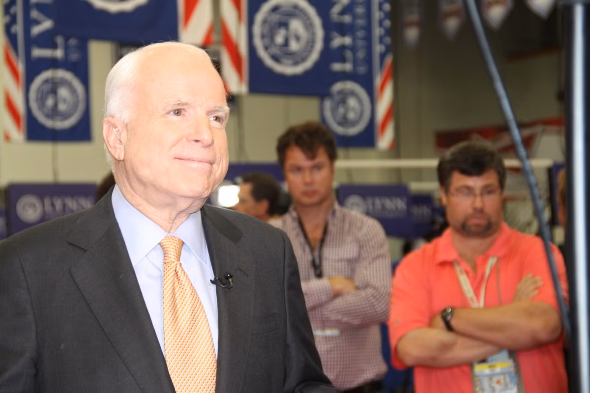 Thượng nghị sĩ Mỹ John McCain. Thượng nghị sĩ Mỹ John McCain.