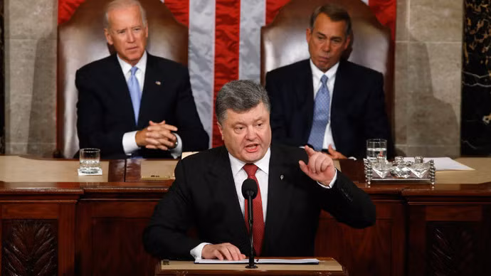 Tổng thống Ukraine Petro Poroshenko phát biểu tại Quốc hội Mỹ. Tổng thống Ukraine Petro Poroshenko phát biểu tại Quốc hội Mỹ.