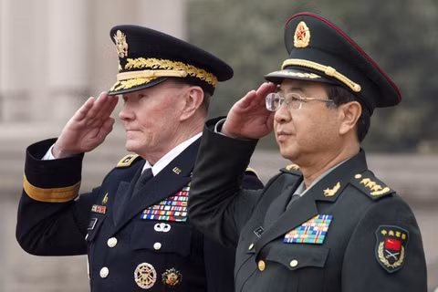 Tướng Dempsey và tướng Phòng Phong Huy.
