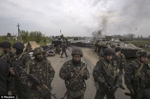 Quân đội Ukraine tiến vào Slaviansk. Quân đội Ukraine tiến vào Slaviansk.