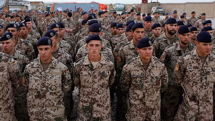 Binh sĩ NATO. Binh sĩ NATO.