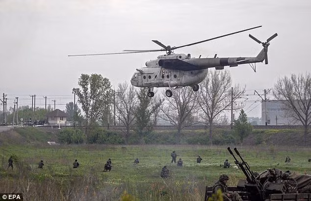Trực thăng quân sự Ukraine hạ cánh gần Slaviansk. Trực thăng quân sự Ukraine hạ cánh gần Slaviansk.
