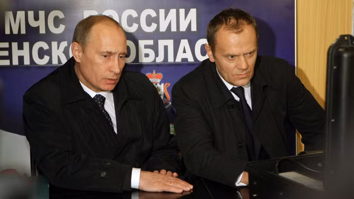 Vladimir Putin và Thủ tướng Ba Lan Donald Tusk năm 2008. Vladimir Putin và Thủ tướng Ba Lan Donald Tusk năm 2008.