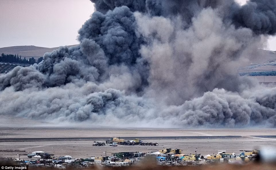 Mỹ và các đồng minh Ả Rập tiếp tục không kích vào các mục tiêu của IS ở Kobani. Mỹ và các đồng minh Ả Rập tiếp tục không kích vào các mục tiêu của IS ở Kobani.