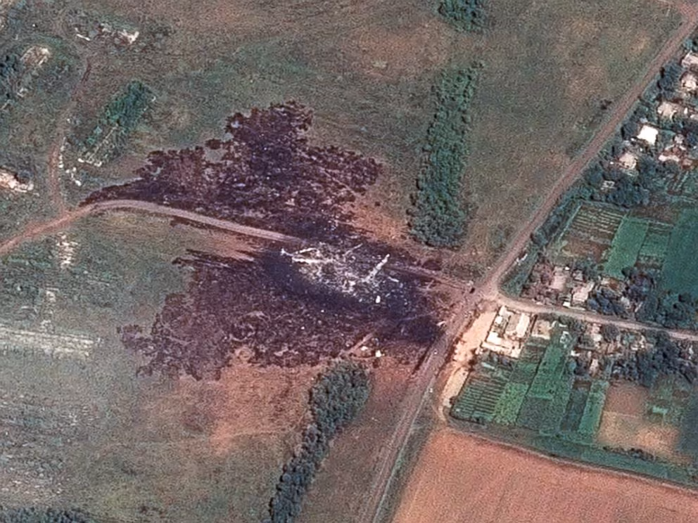 Hiện trường vụ MH17 nhìn từ vệ tinh. Hiện trường vụ MH17 nhìn từ vệ tinh.