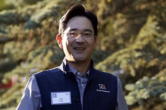 Lee Jay-yong.