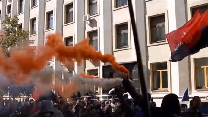 Thành viên Right Sector biểu tình trước dinh Tổng thống ở Kiev.