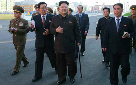 Ông Kim Jong-un chống gậy thăm khu nhà ở mới dành cho các nhà nghiên cứu khoa học. Ông Kim Jong-un chống gậy thăm khu nhà ở mới dành cho các nhà nghiên cứu khoa học.