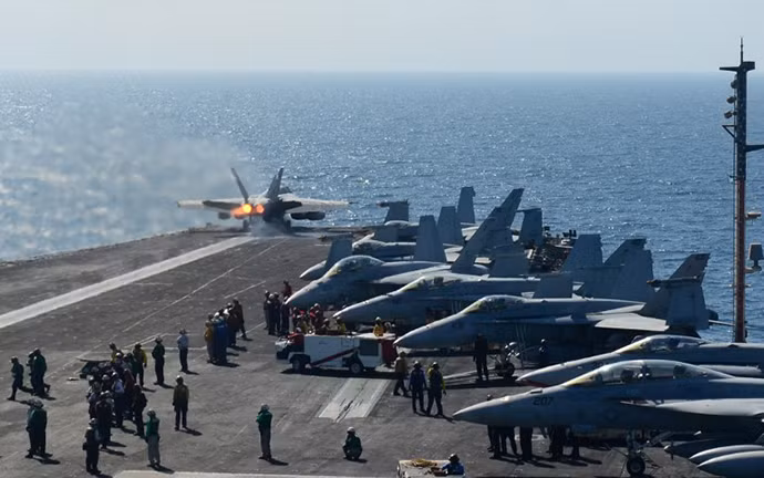 F/A18C Hornet cất cánh từ tàu sân bay USS George H.W. Bush neo tại Vịnh Ba Tư ngày 17/6/2014.