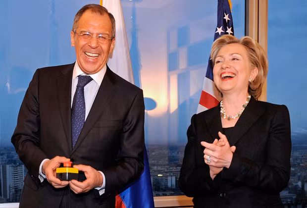 Tên tuổi trong những năm làm Ngoại trưởng của bà Clinton chỉ gắn với sự thất bại và hai vụ bê bối lớn.