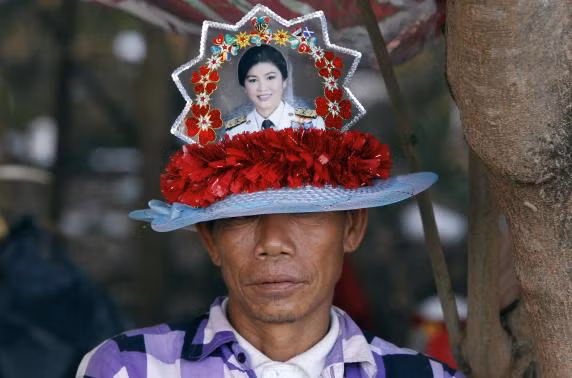 Người biểu tình ủng hộ bà Yingluck ở Bangkok. Người biểu tình ủng hộ bà Yingluck ở Bangkok.
