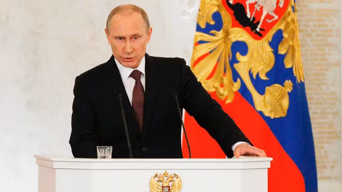 Putin đã đáp trả mạnh mẽ những chỉ trích của phương Tây.