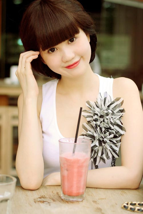 Ngọc Trinh ngây thơ với mái tóc mái ngố