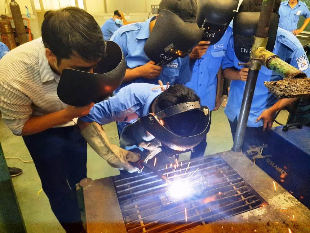 Sinh viên học ngành Hàn công nghệ cao tại Trường Cao đẳng Kỹ thuật Cao Thắng. (Ảnh: Website nhà trường). Sinh viên học ngành Hàn công nghệ cao tại Trường Cao đẳng Kỹ thuật Cao Thắng. (Ảnh: Website nhà trường).