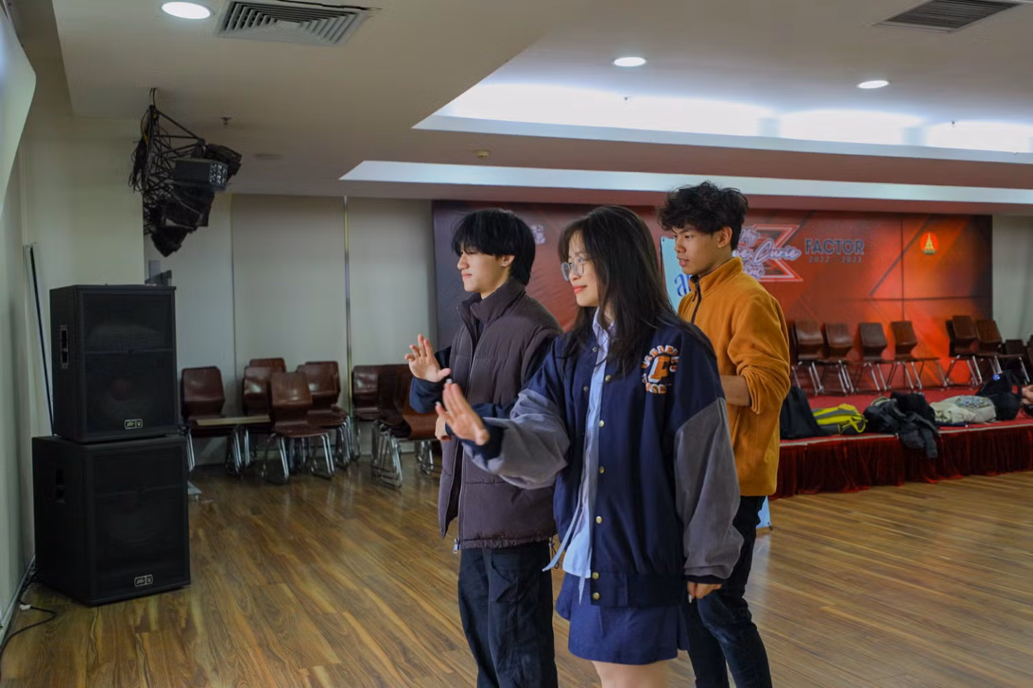 Quang Minh là người đồng sáng lập câu lạc bộ nhảy Amsterdam Crew - Trường Trung học phổ thông chuyên Hà Nội - Amsterdam.